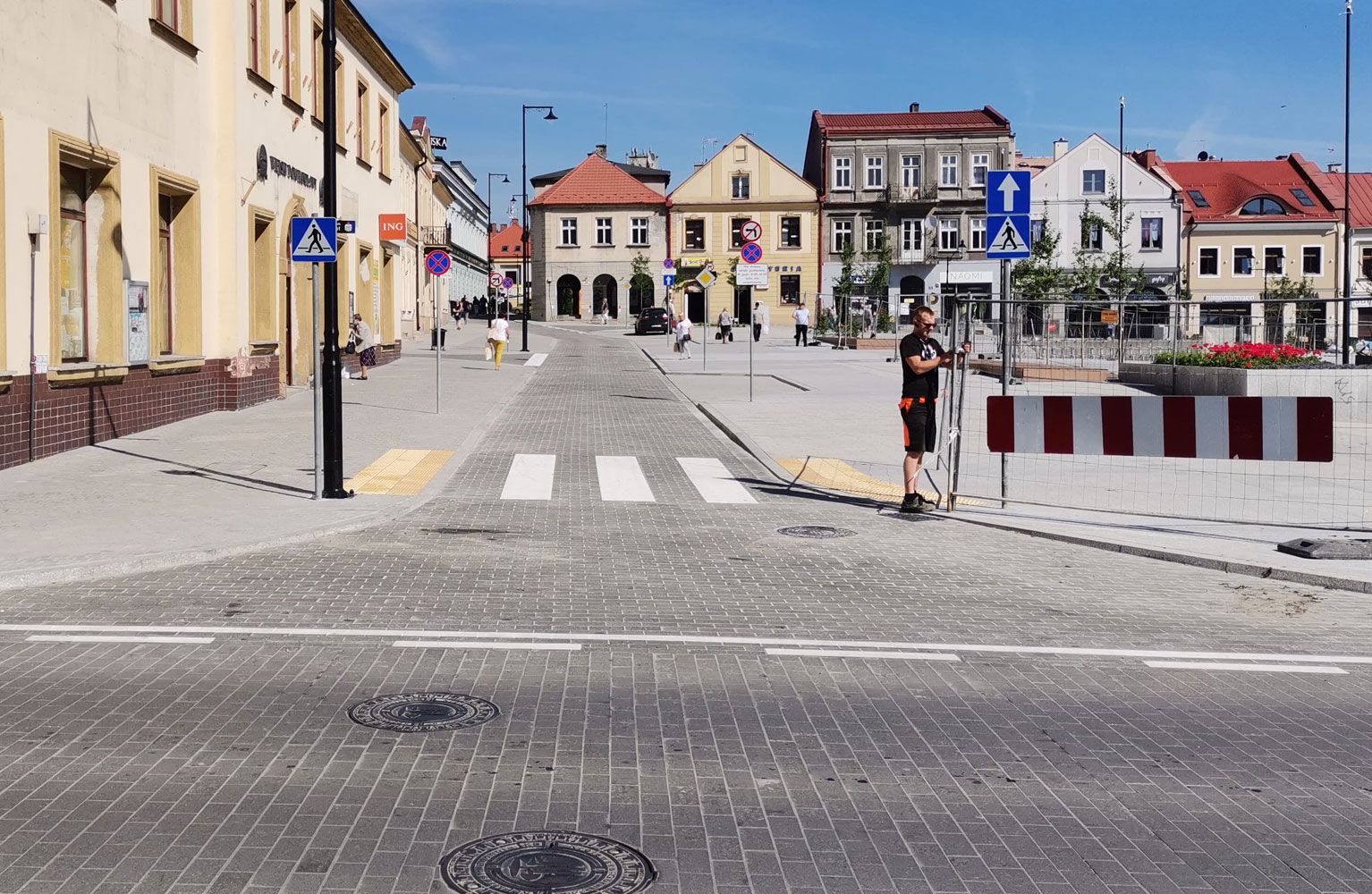 Przywrócony ruch na zachodniej pierzei Rynku i ul. Szewskiej w Bochni