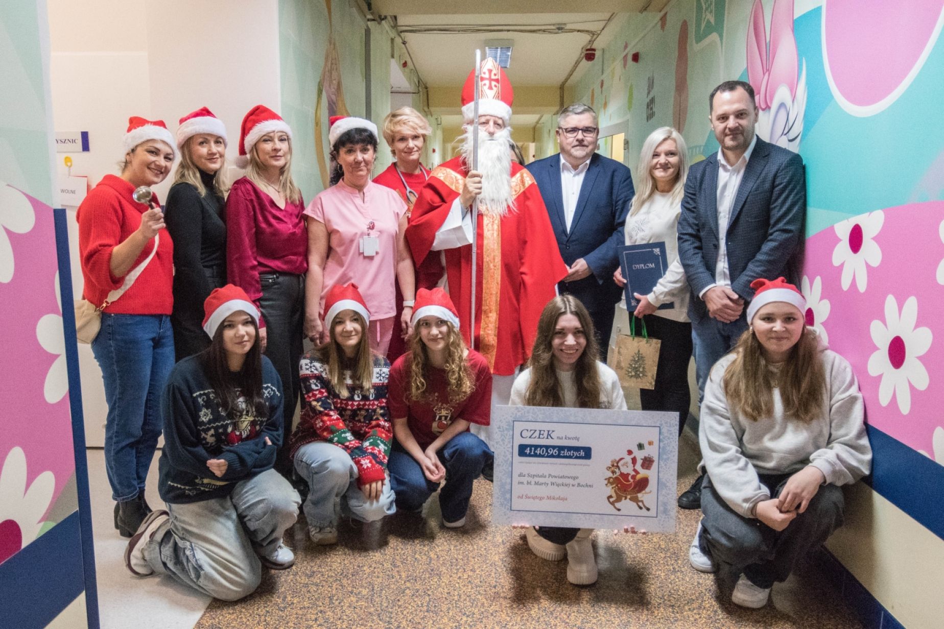 Święty Mikołaj odwiedził dzieci w bocheńskim szpitalu