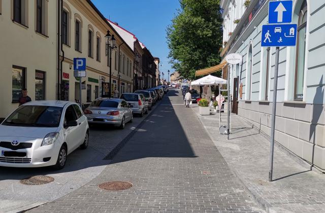 Przywrócony ruch na zachodniej pierzei Rynku i ul. Szewskiej w Bochni