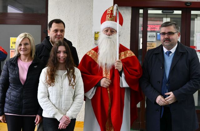 Św. Mikołaj odwiedził oddział dziecięcy bocheńskiego szpitala