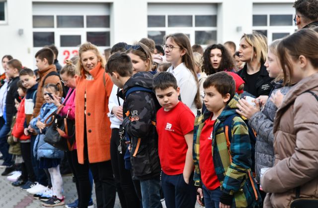 Młodzież biorąca udział w konkursie Młodzież Zapobiega Pożarom