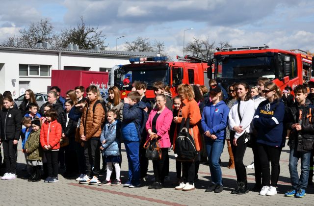 Młodzież biorąca udział w konkursie Młodzież Zapobiega Pożarom