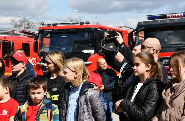 Młodzież biorąca udział w konkursie Młodzież Zapobiega Pożarom