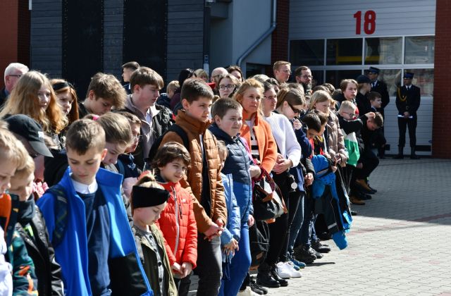 Młodzież biorąca udział w konkursie Młodzież Zapobiega Pożarom