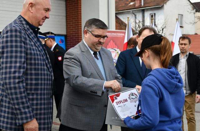 Młodzież biorąca udział w konkursie Młodzież Zapobiega Pożarom