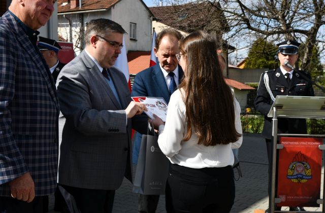 Młodzież biorąca udział w konkursie Młodzież Zapobiega Pożarom