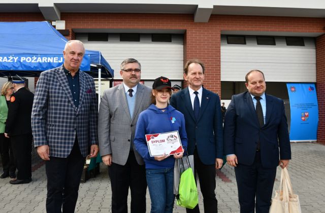 Młodzież biorąca udział w konkursie Młodzież Zapobiega Pożarom