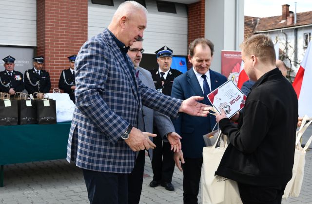 Młodzież biorąca udział w konkursie Młodzież Zapobiega Pożarom