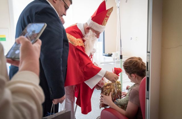 Święty Mikołaj odwiedził dzieci w bocheńskim szpitalu