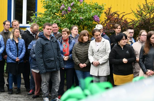 Przekazanie nowego samochodu dla Warsztatu Terapii Zajęciowej w Proszówkach 