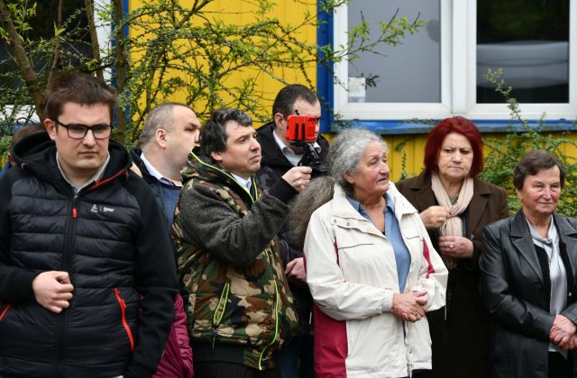 Przekazanie nowego samochodu dla Warsztatu Terapii Zajęciowej w Proszówkach 