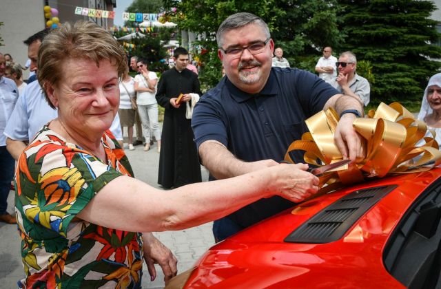 Przekazanie nowych pojazdów dla DPS i ŚDS w Bochni